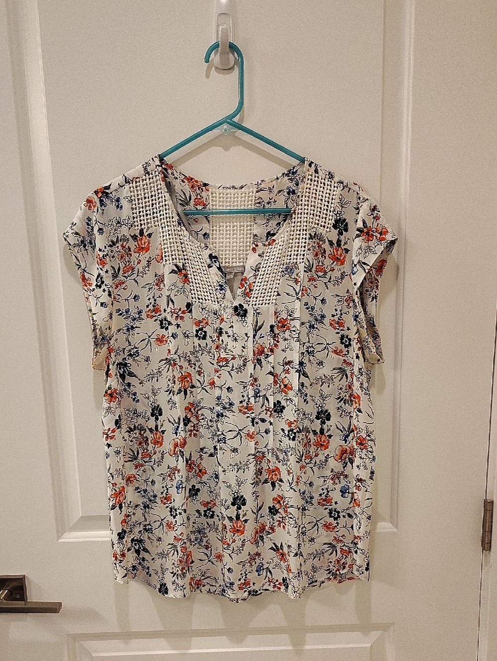 Daniel Rainn White Floral V-Neck Blouse with Orange & Blue Accents